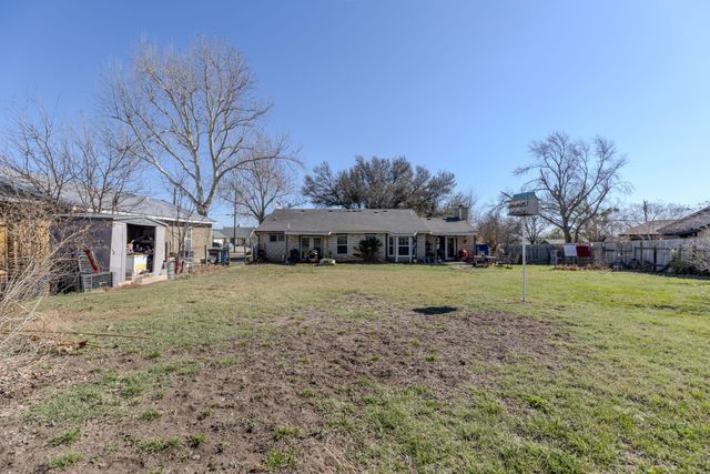 61 Family CIR, Hutto, TX 78634