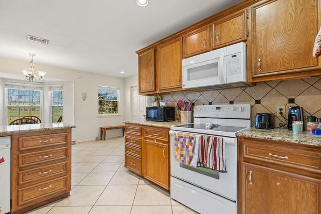 61 Family CIR, Hutto, TX 78634