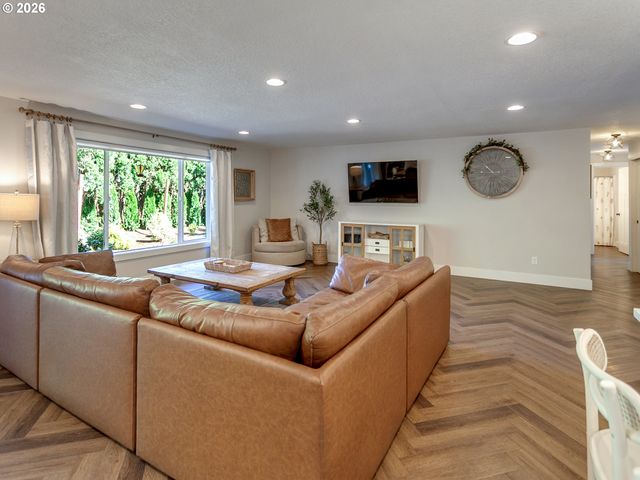 1800 N CEDAR St, Newberg, OR 97132
