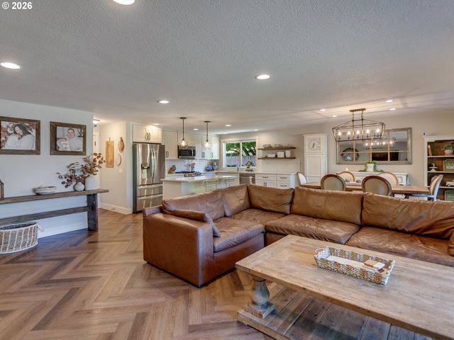 1800 N CEDAR St, Newberg, OR 97132