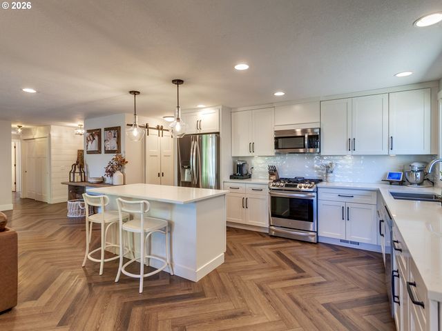 1800 N CEDAR St, Newberg, OR 97132