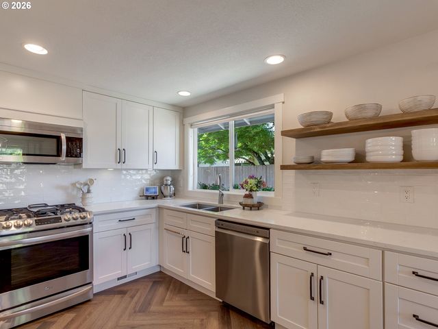 1800 N CEDAR St, Newberg, OR 97132