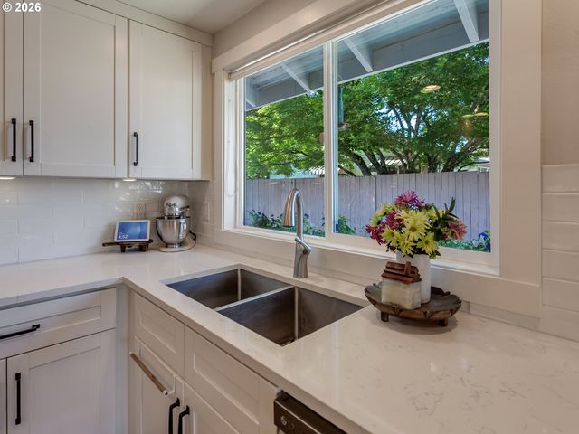 1800 N CEDAR St, Newberg, OR 97132