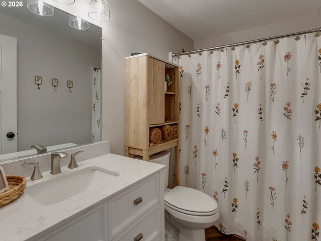1800 N CEDAR St, Newberg, OR 97132