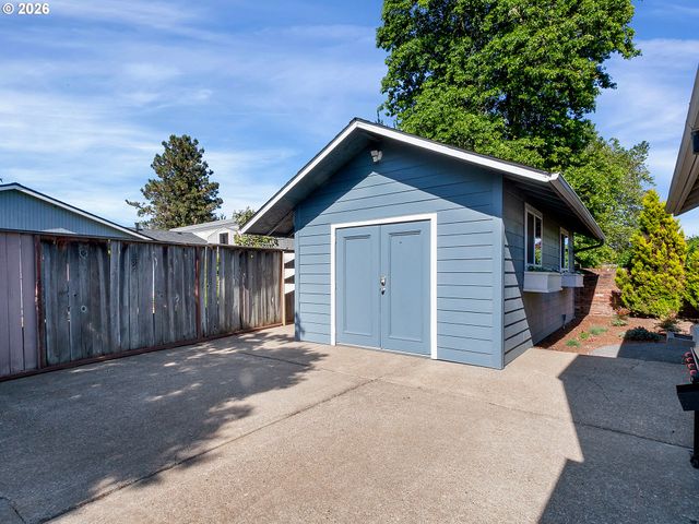1800 N CEDAR St, Newberg, OR 97132
