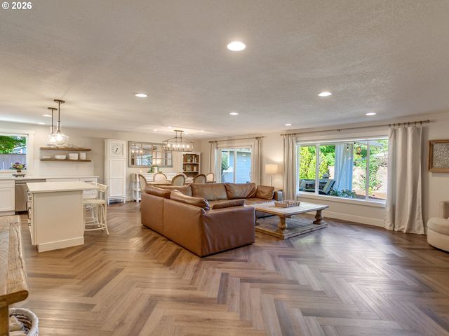 1800 N CEDAR St, Newberg, OR 97132