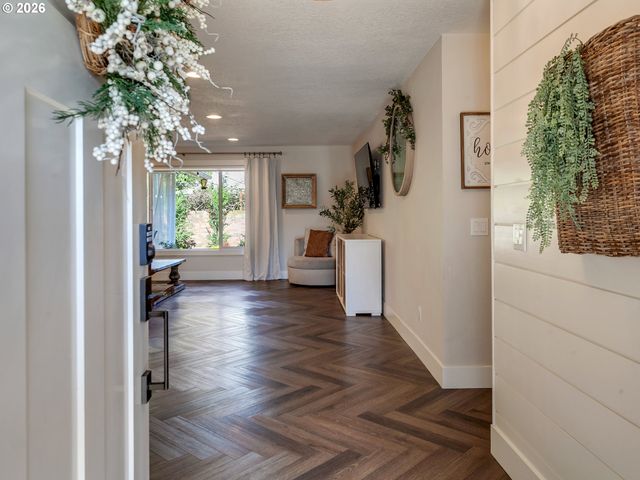 1800 N CEDAR St, Newberg, OR 97132