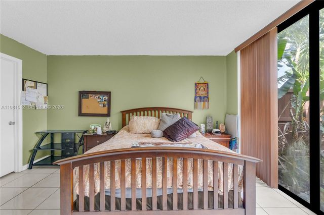 6411 SW 116th Ct E, Miami, FL 33173