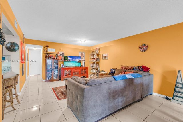 6411 SW 116th Ct E, Miami, FL 33173