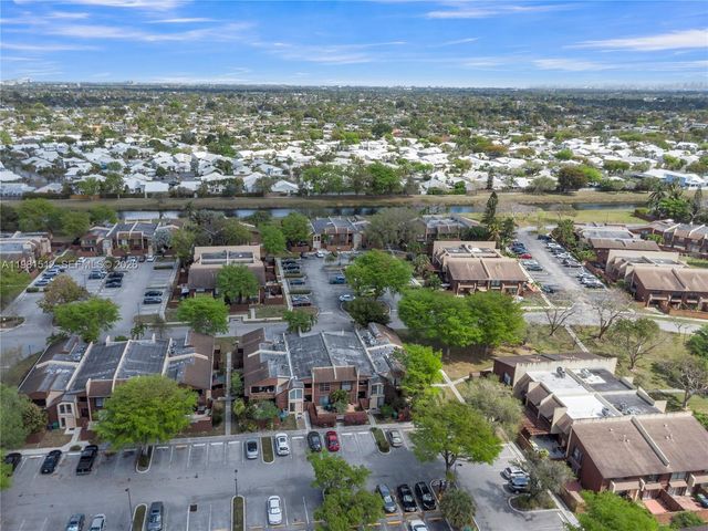 6411 SW 116th Ct E, Miami, FL 33173