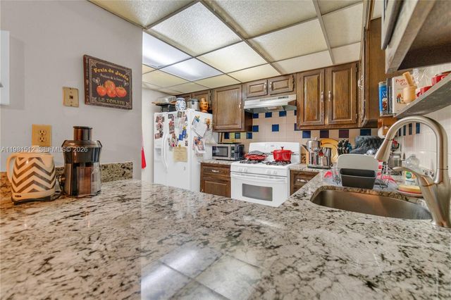 6411 SW 116th Ct E, Miami, FL 33173