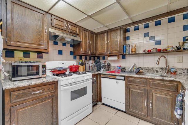 6411 SW 116th Ct E, Miami, FL 33173