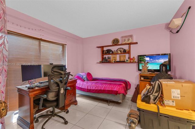 6411 SW 116th Ct E, Miami, FL 33173