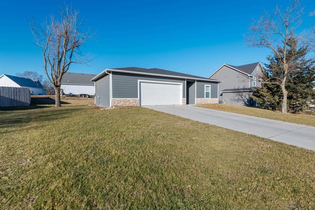1335 E Skyview Dr, El Dorado, KS 67042