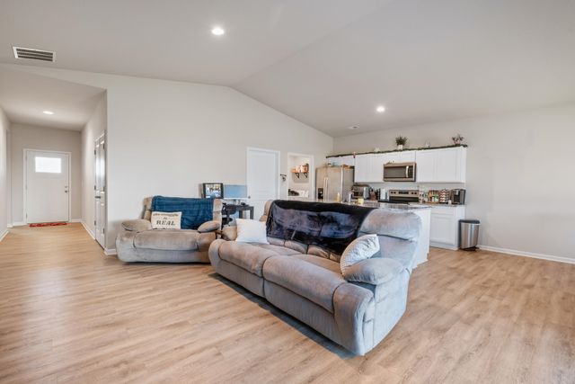 1335 E Skyview Dr, El Dorado, KS 67042