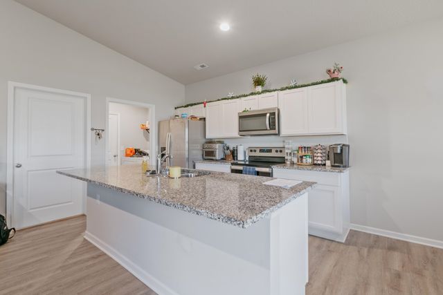 1335 E Skyview Dr, El Dorado, KS 67042