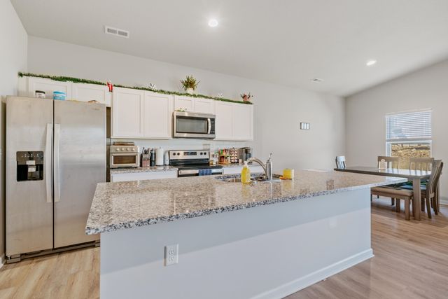 1335 E Skyview Dr, El Dorado, KS 67042