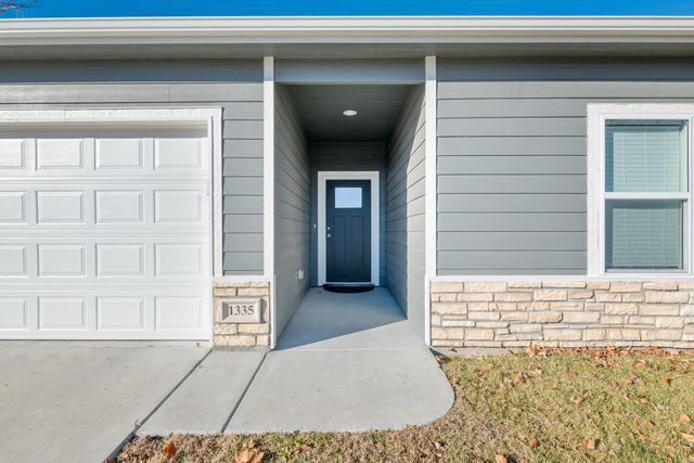 1335 E Skyview Dr, El Dorado, KS 67042