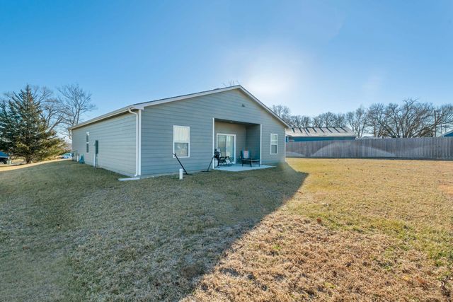 1335 E Skyview Dr, El Dorado, KS 67042
