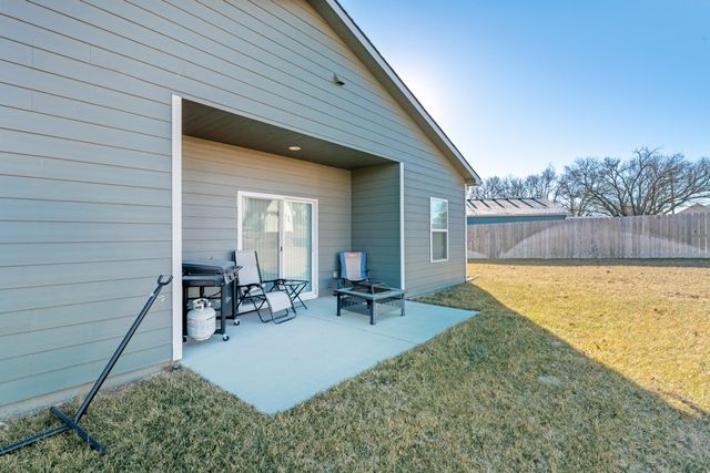 1335 E Skyview Dr, El Dorado, KS 67042