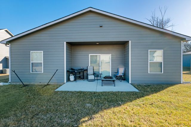 1335 E Skyview Dr, El Dorado, KS 67042