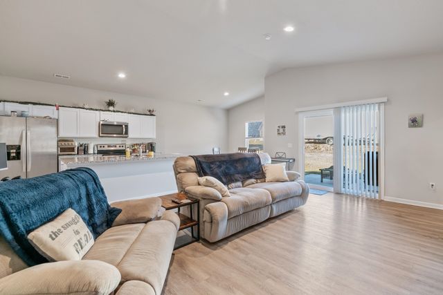 1335 E Skyview Dr, El Dorado, KS 67042