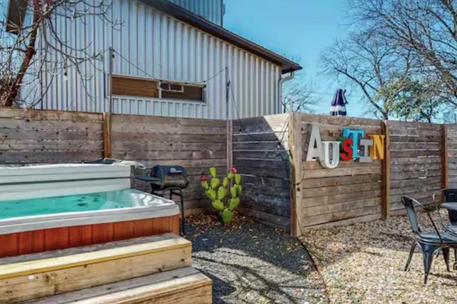 2307 E 2nd ST A, Austin, TX 78702