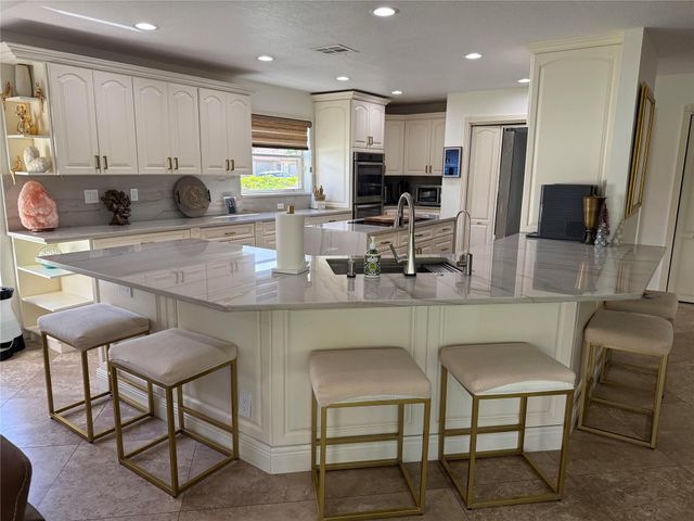 5532 Descartes Cir, Boynton Beach, FL 33472