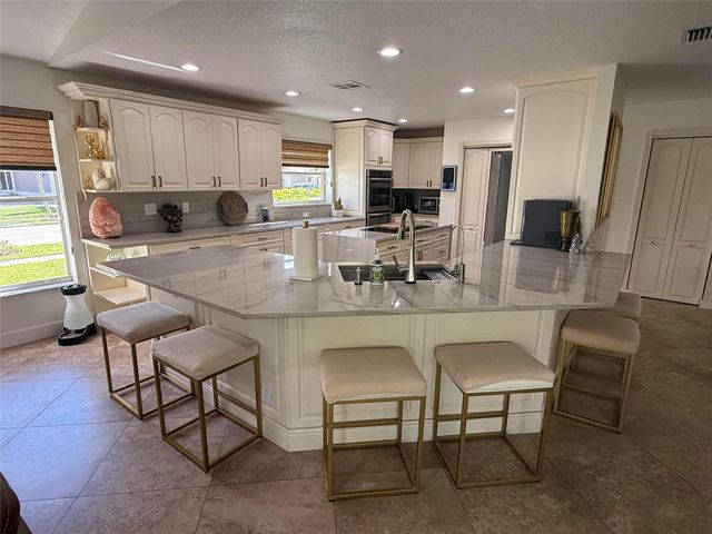 5532 Descartes Cir, Boynton Beach, FL 33472