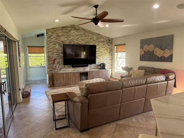 5532 Descartes Cir, Boynton Beach, FL 33472