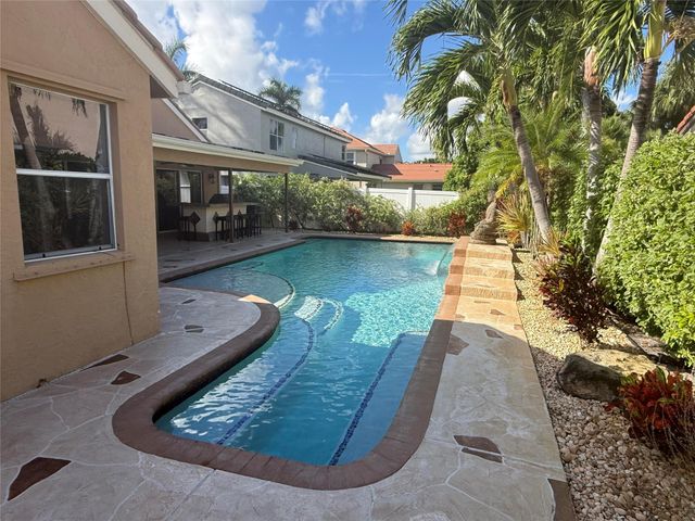 5532 Descartes Cir, Boynton Beach, FL 33472