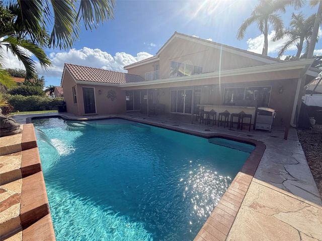 5532 Descartes Cir, Boynton Beach, FL 33472