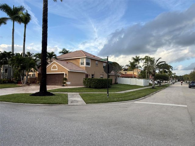 5532 Descartes Cir, Boynton Beach, FL 33472
