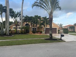 5532 Descartes Cir, Boynton Beach, FL 33472