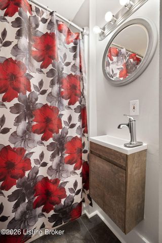 7208 Helen Ave, Louisville, KY 40258