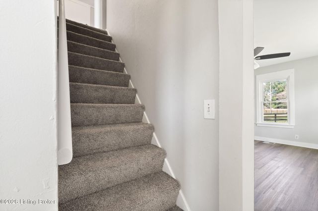 7208 Helen Ave, Louisville, KY 40258