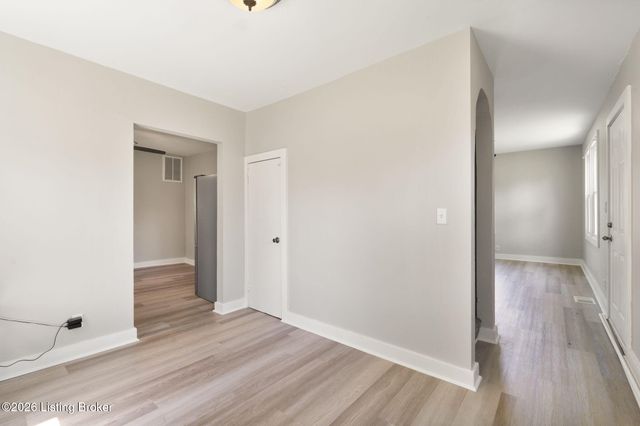 7208 Helen Ave, Louisville, KY 40258