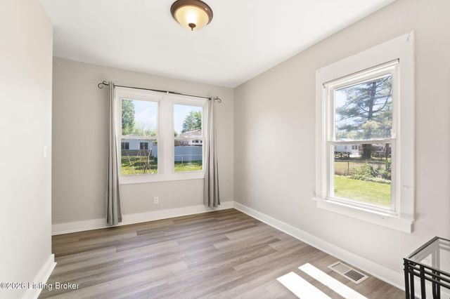 7208 Helen Ave, Louisville, KY 40258