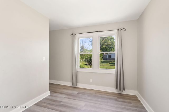 7208 Helen Ave, Louisville, KY 40258