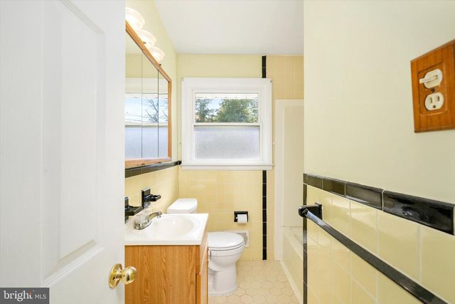 16 SUNSET BLVD, Trenton, NJ 08690