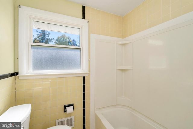 16 SUNSET BLVD, Trenton, NJ 08690