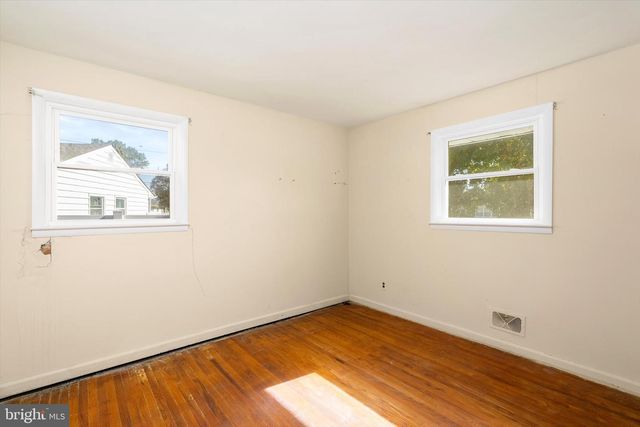 16 SUNSET BLVD, Trenton, NJ 08690