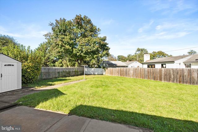 16 SUNSET BLVD, Trenton, NJ 08690