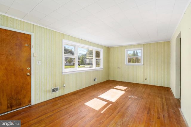 16 SUNSET BLVD, Trenton, NJ 08690