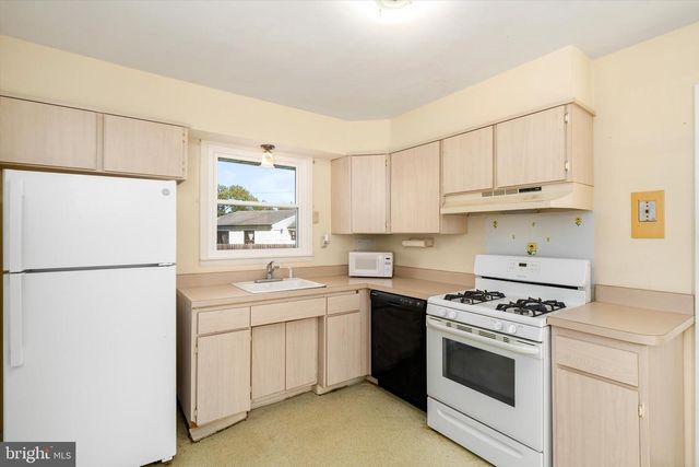 16 SUNSET BLVD, Trenton, NJ 08690