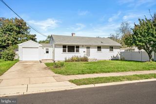16 SUNSET BLVD, Trenton, NJ 08690