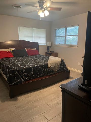 236 Hallbrook Drive, Fort Worth, TX 76134