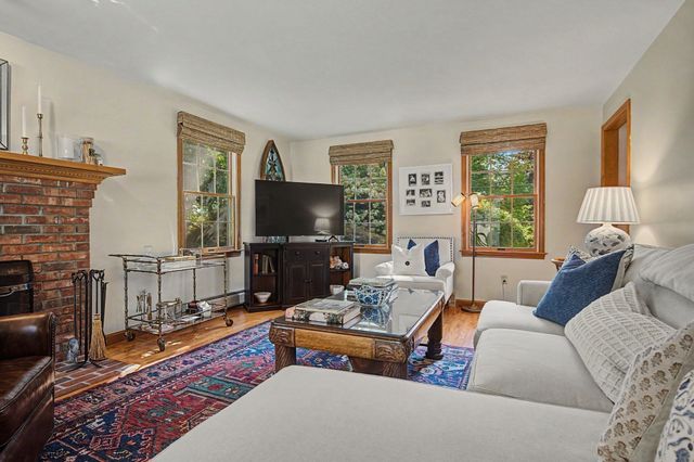 56 North St, Hatfield, MA 01038