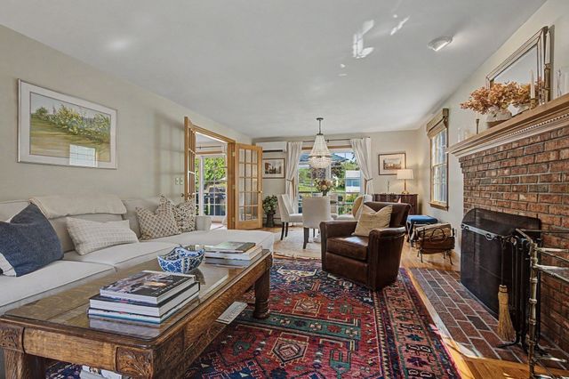 56 North St, Hatfield, MA 01038