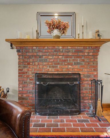 56 North St, Hatfield, MA 01038